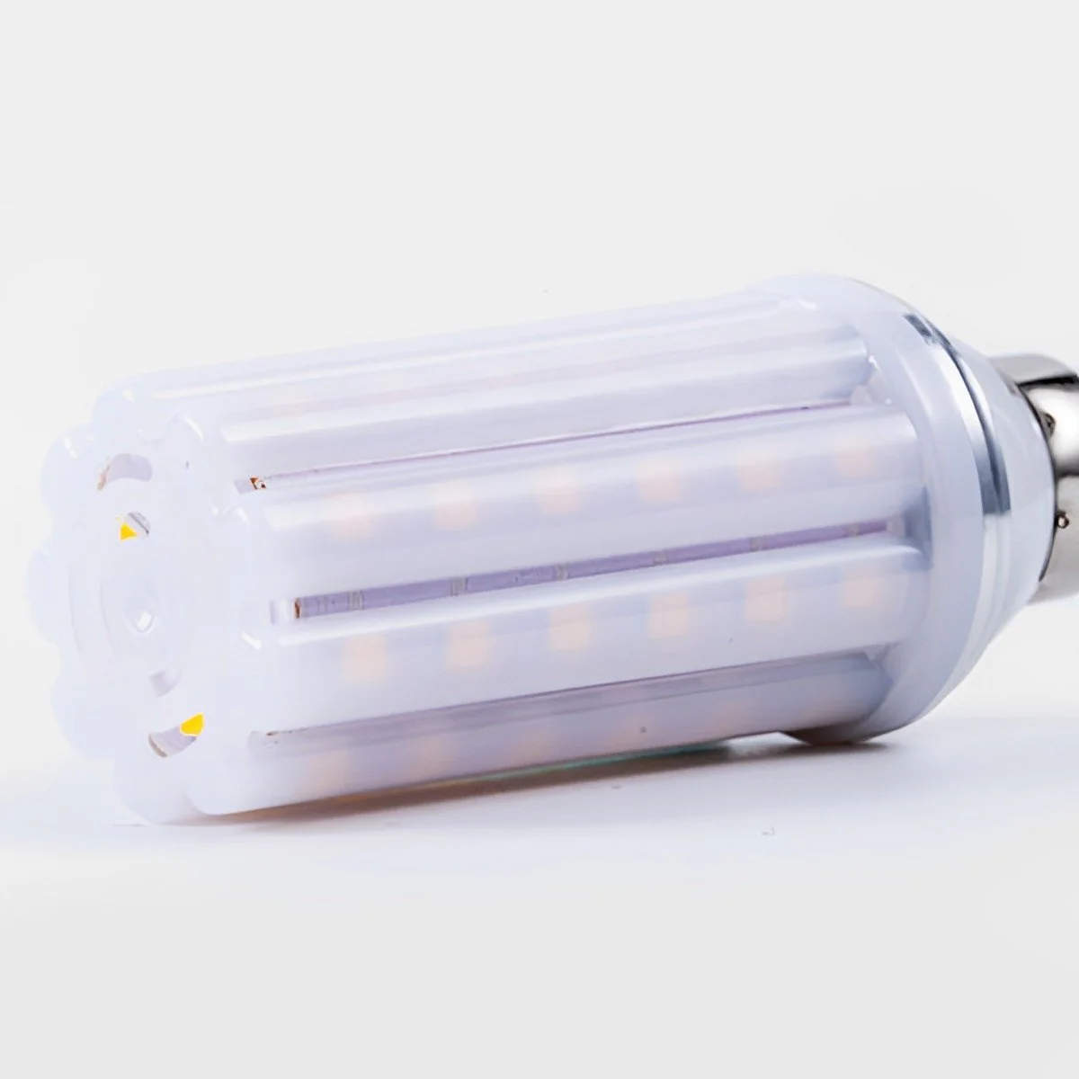 2 pcs  E26/E12 3 Color Modes LED Light Bulbs - Image 8