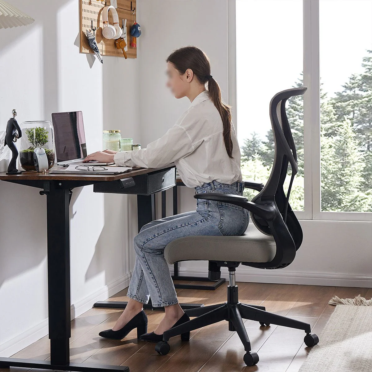360 ° Rotatable Ergonomic Computer Mesh Office Chair with Armrests Support - Image 3